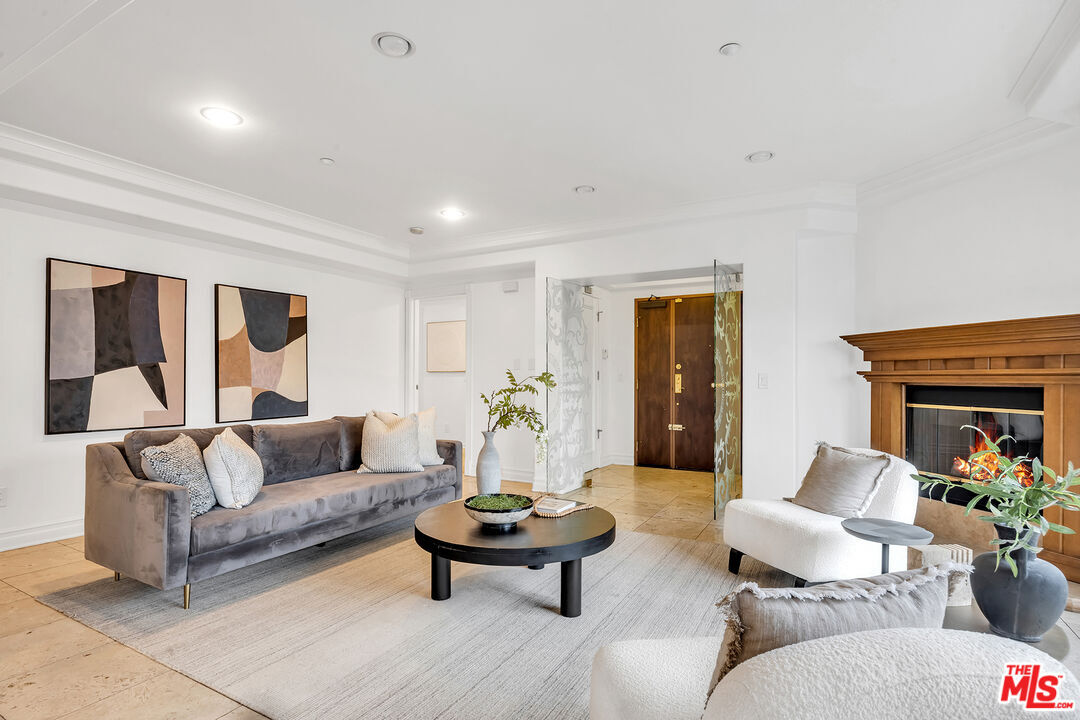 Property Photo: 871 Granville Ave CA 90049