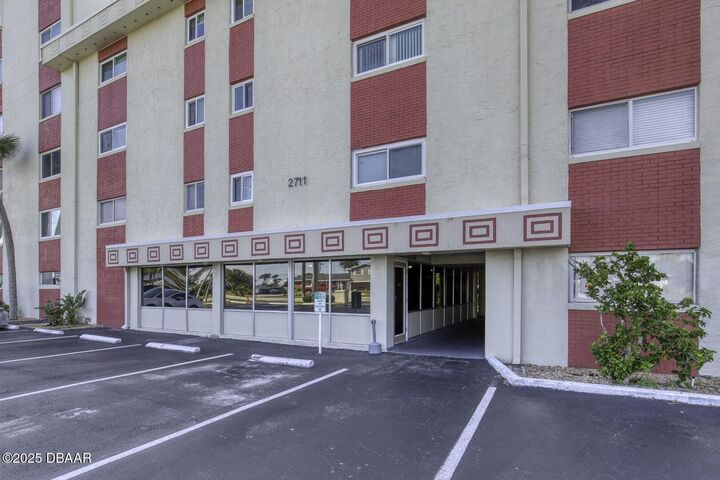 Property Photo: 2711 N Halifax Avenue 196 FL 32118