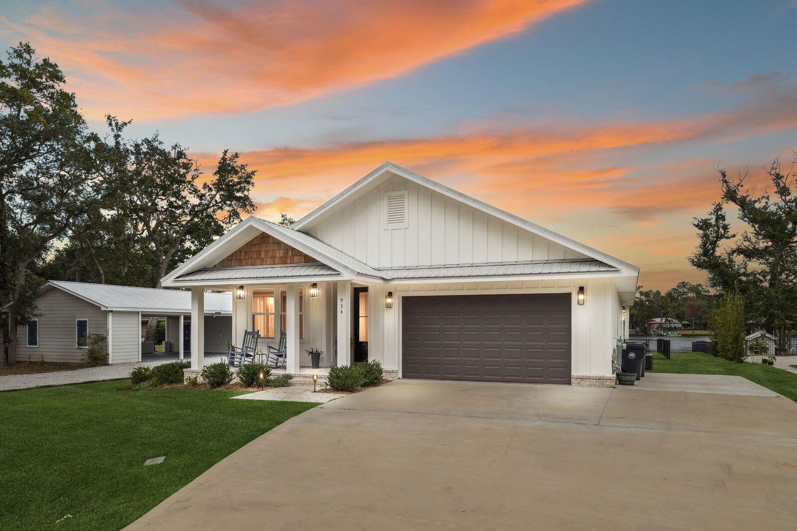 Property Photo: 934 Bay Grove Road FL 32439