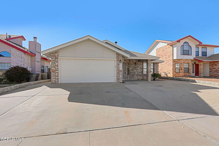 4724 Loma De Cobre Drive  El Paso TX 79934 photo