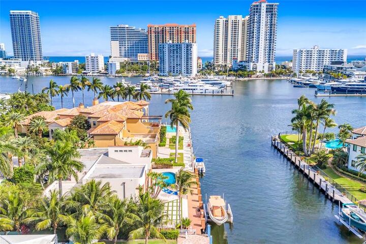 Property Photo: 2626 Castilla Isle FL 33301