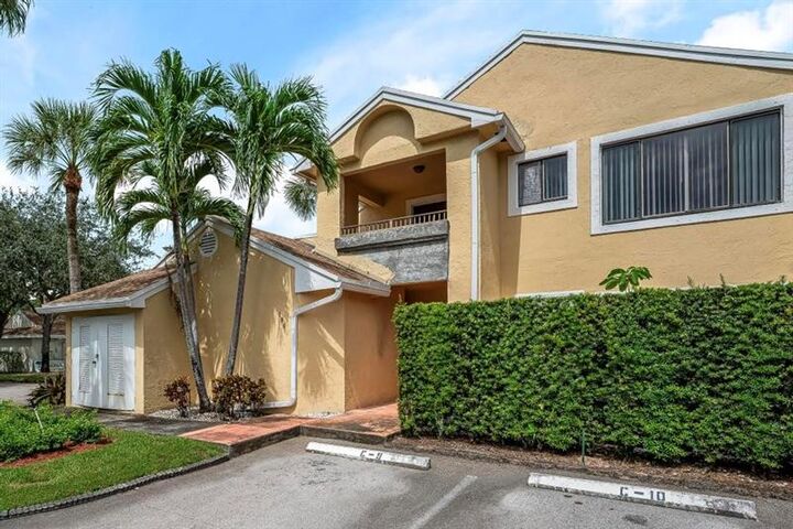 151 SW 95th Ter 106  Pembroke Pines FL 33025 photo