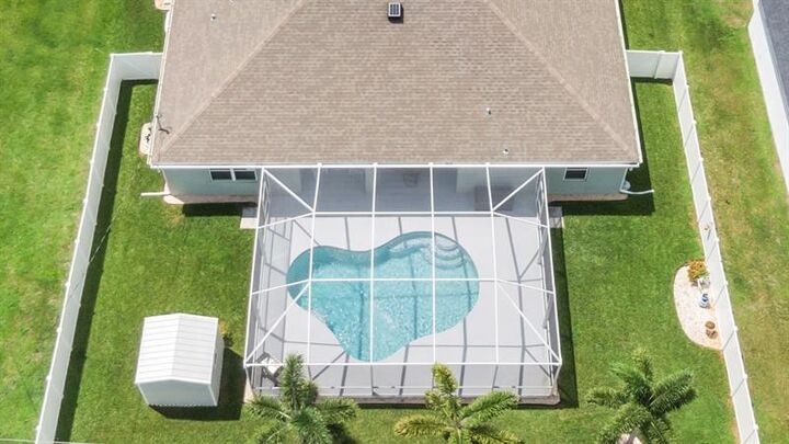 Property Photo: 2390 SW Salmon Rd FL 34953