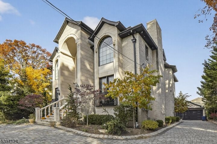 Property Photo: 1096 Briar Way NJ 07024