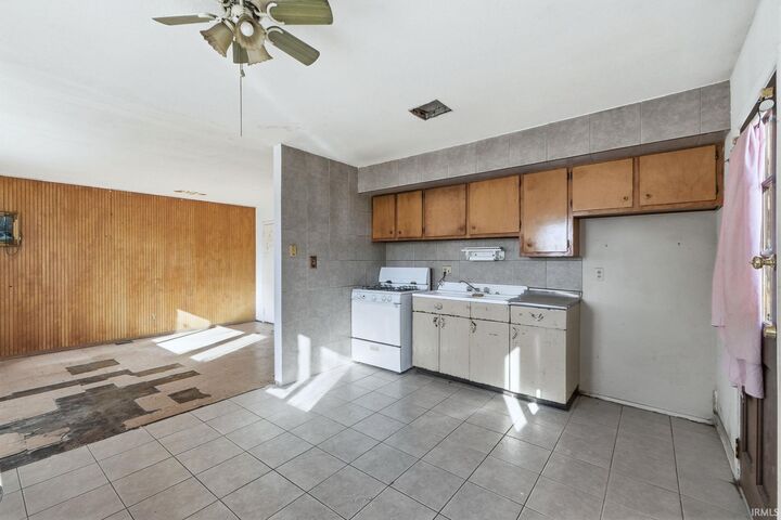 Property Photo: 1842 Kinsmoor Avenue IN 46809