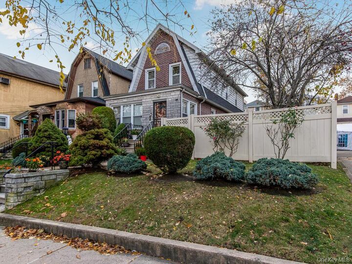 Property Photo:  1813 Willow Lane  NY 10461 