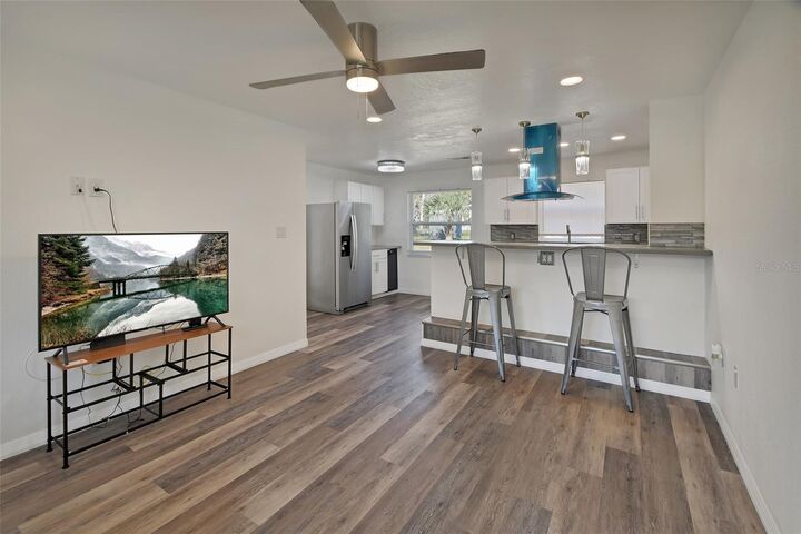 Property Photo: 1015 E Howry Avenue FL 32724