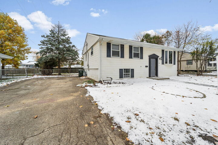 Property Photo: 9433 Hulda Dr WI 53177