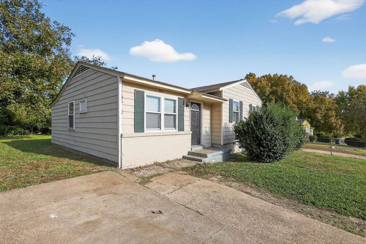 Property Photo: 896 Pawnee Ave TN 38109