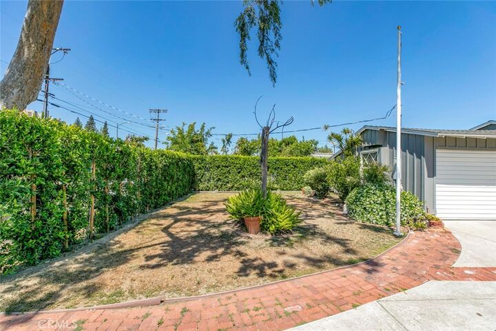 Property Photo:  14719 Wyandotte Street  CA 91405 