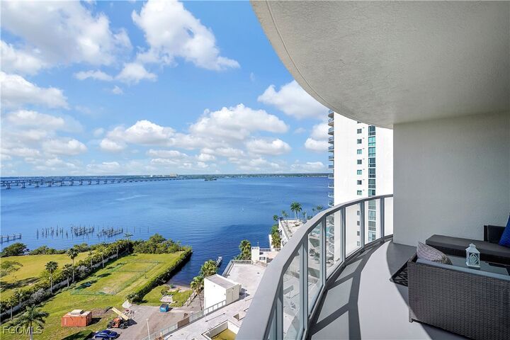 Property Photo:  3000 Oasis Grand Boulevard 1401  FL 33916 