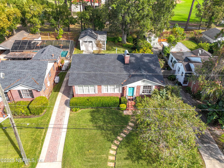 Property Photo: 829 Old Hickory Road FL 32207