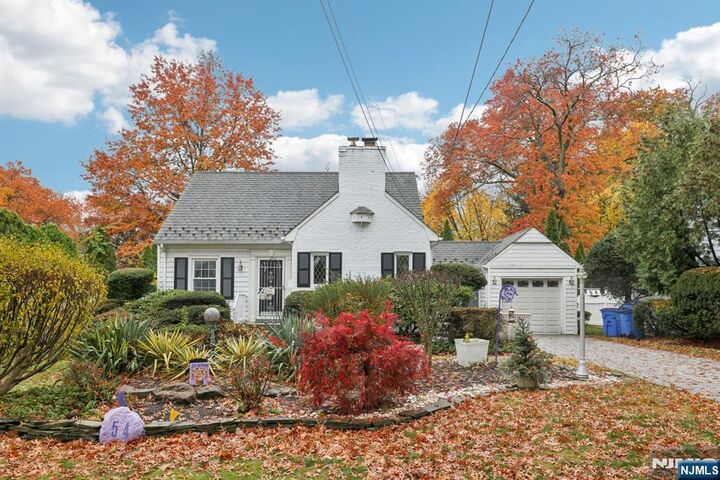 54 Oak Avenue  Tenafly NJ 07670 photo