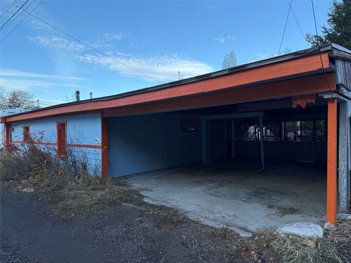 Property Photo: 1406 1/2 Jackson Street MT 59802