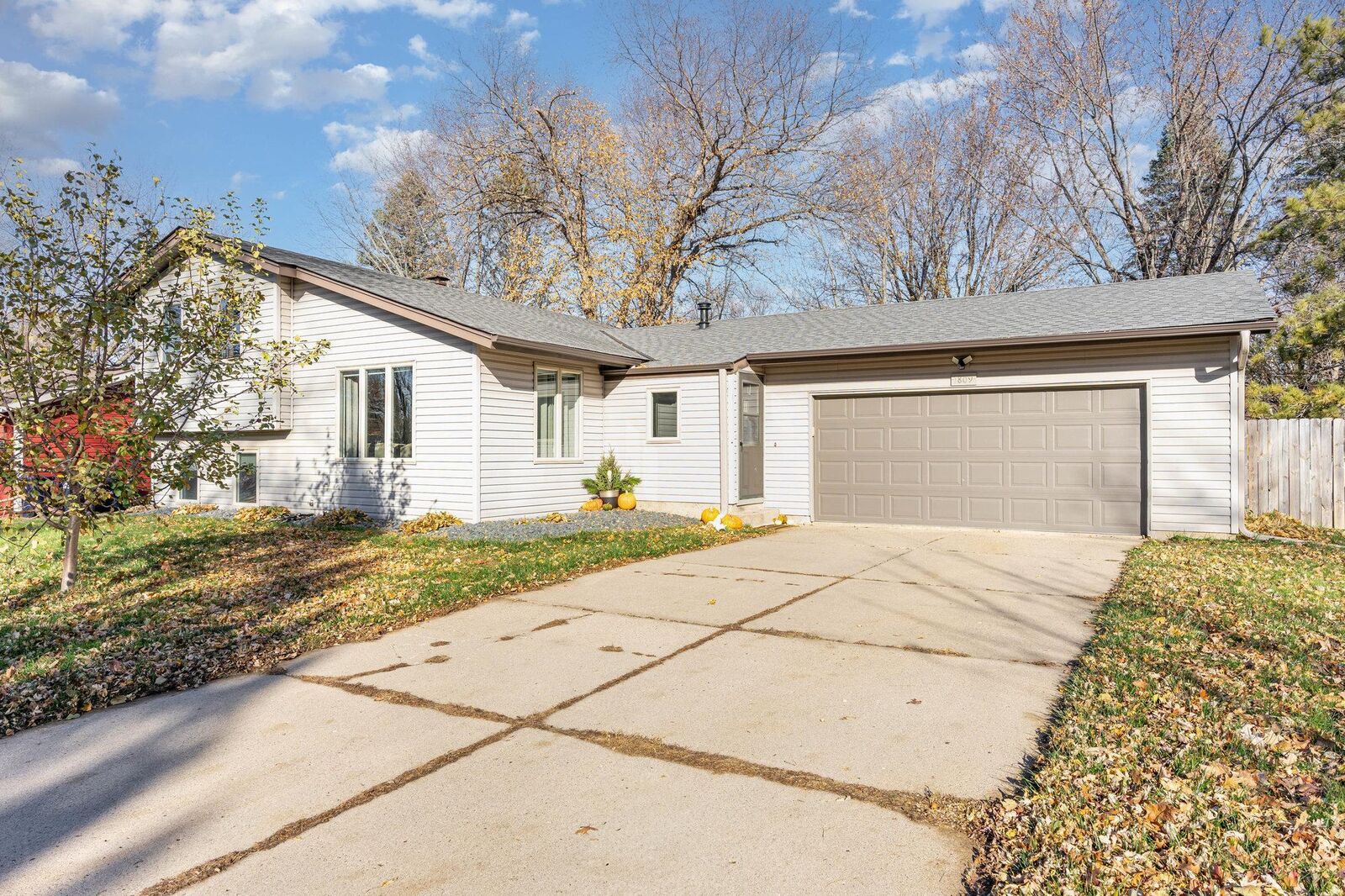 Property Photo: 1809 Truman Court MN 55057