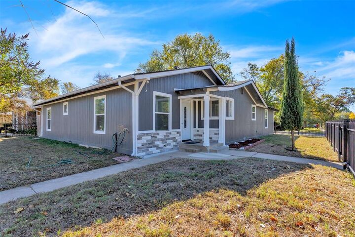 Property Photo: 2701 Halbert Street TX 76112