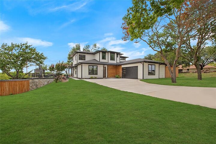 Property Photo: 301 Paint Pony Trail N TX 76108