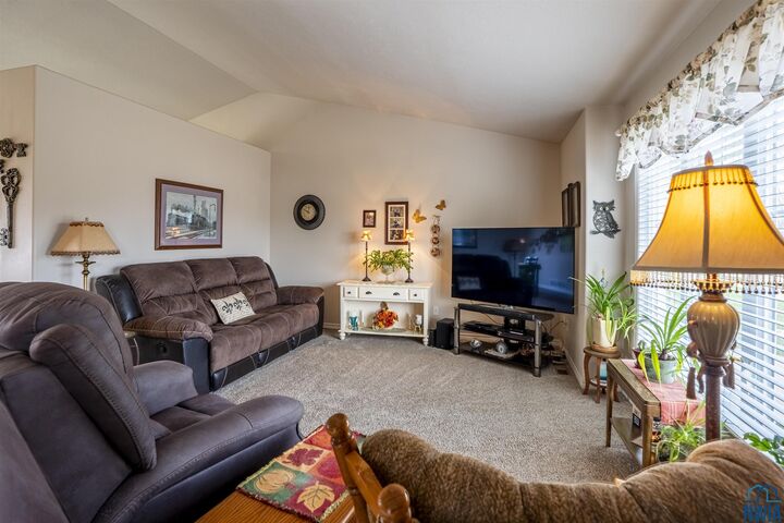 Property Photo:  620 Lynn Dr  IA 51038 