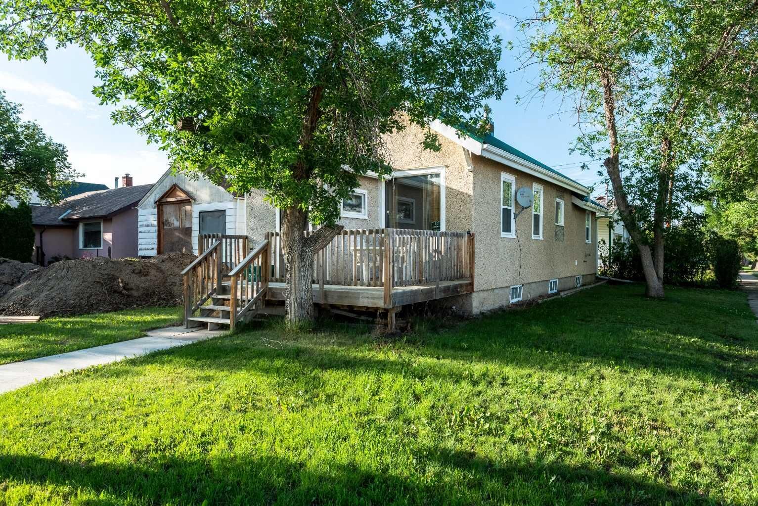 Property Photo: 402 Main Street AB T0M 2C0