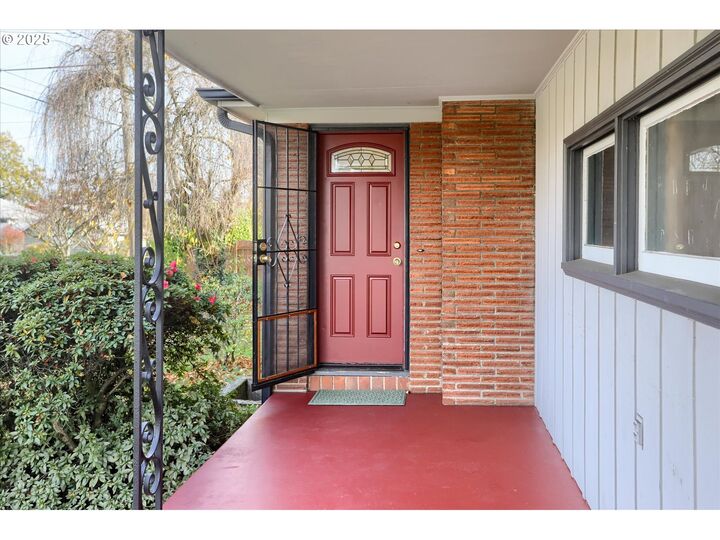 Property Photo: 7310 NE Prescott St OR 97218