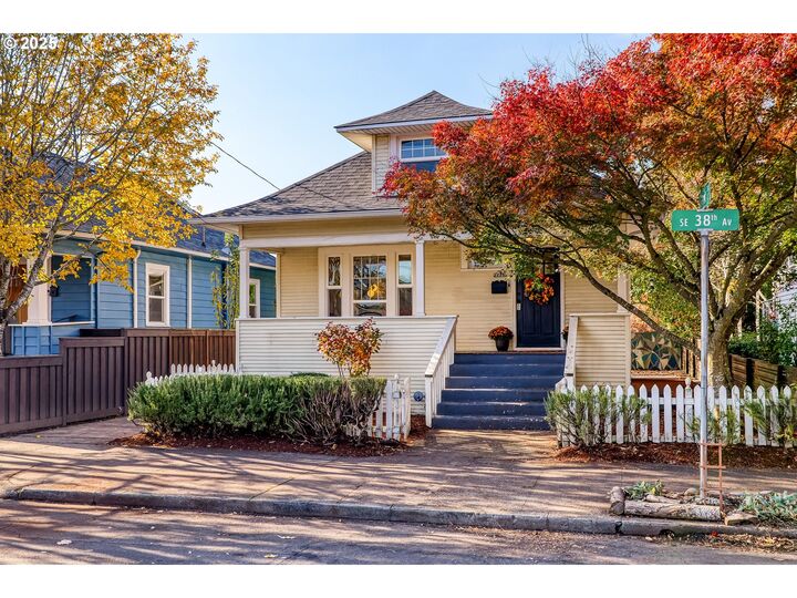 Property Photo: 2225 SE 38th Ave OR 97214