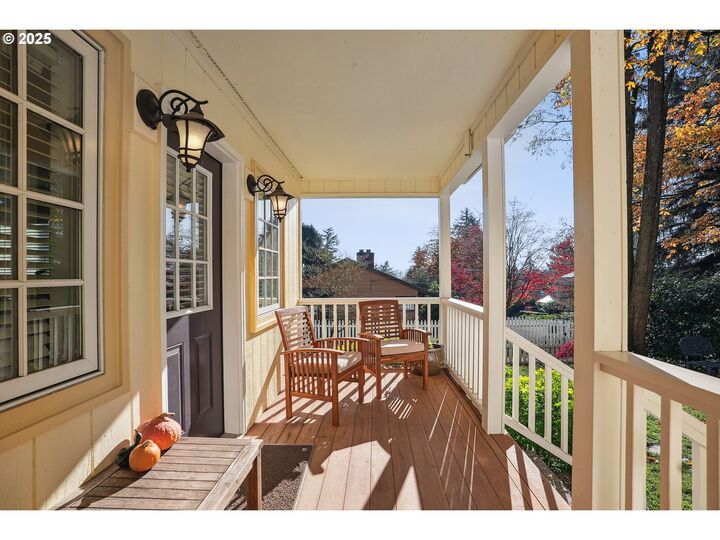 Property Photo: 7040 SW 31st Ave OR 97219