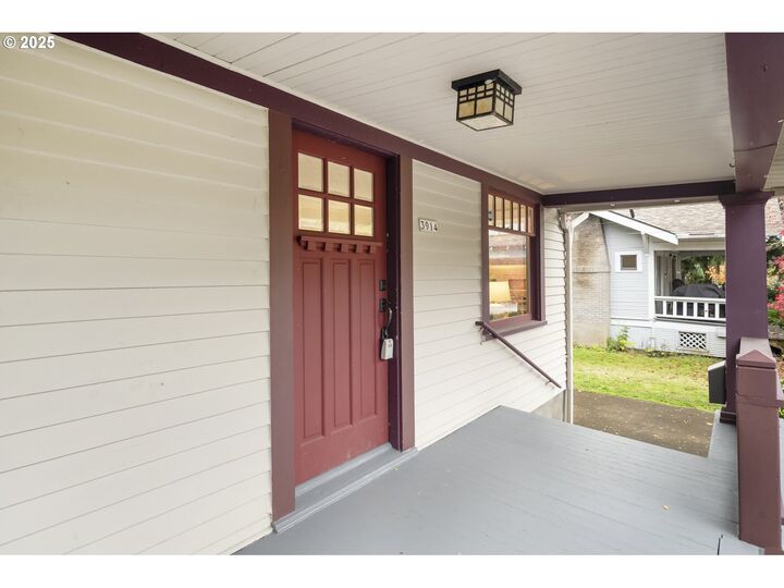 Property Photo:  3914 SE 9th Ave  OR 97202 