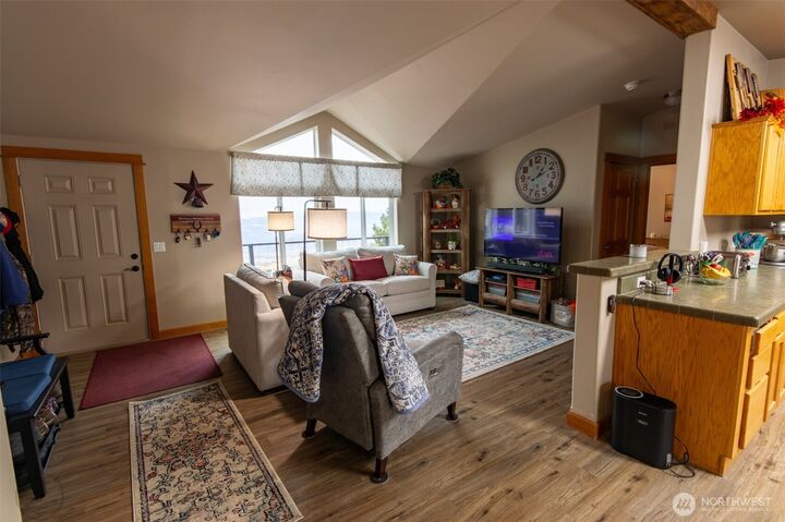 Property Photo:  182  Point Drive  WA 98844 