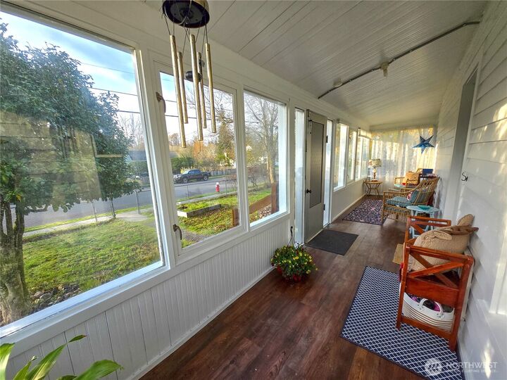 Property Photo:  512  1st Street S  WA 98294 