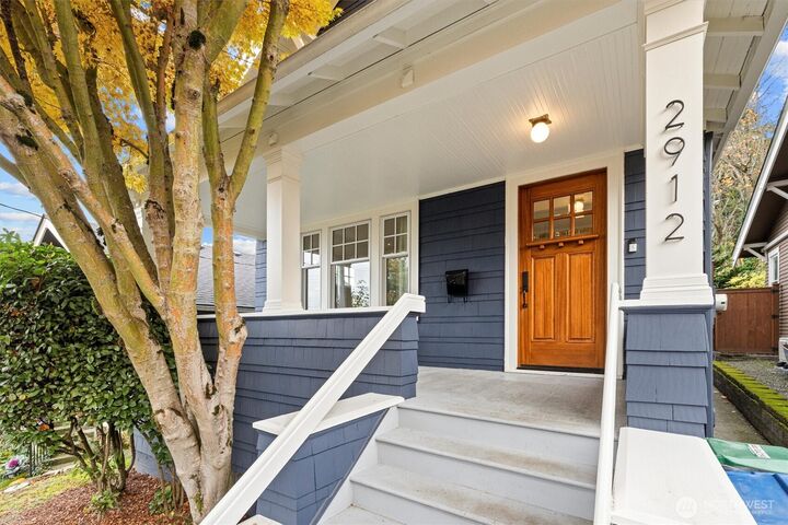Property Photo:  2912  3rd Avenue N  WA 98109 
