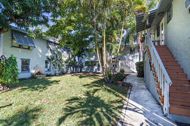 Property Photo:  4205 N Flagler Drive 2  FL 33407 