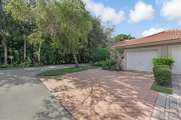 Property Photo:  7835 Majestic Palm Drive  FL 33437 