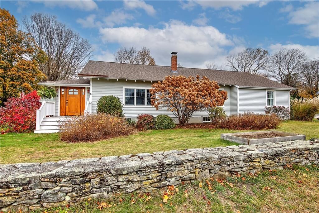 Property Photo:  61 Mulberry Road  RI 02809 