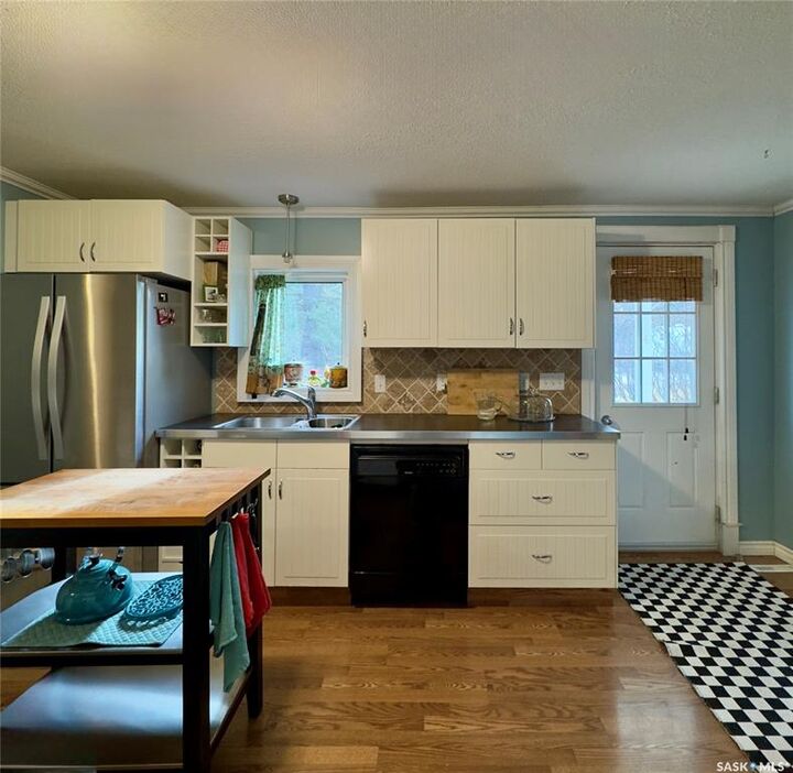 Property Photo:  109 1st Street S  SK S0K 4R0 