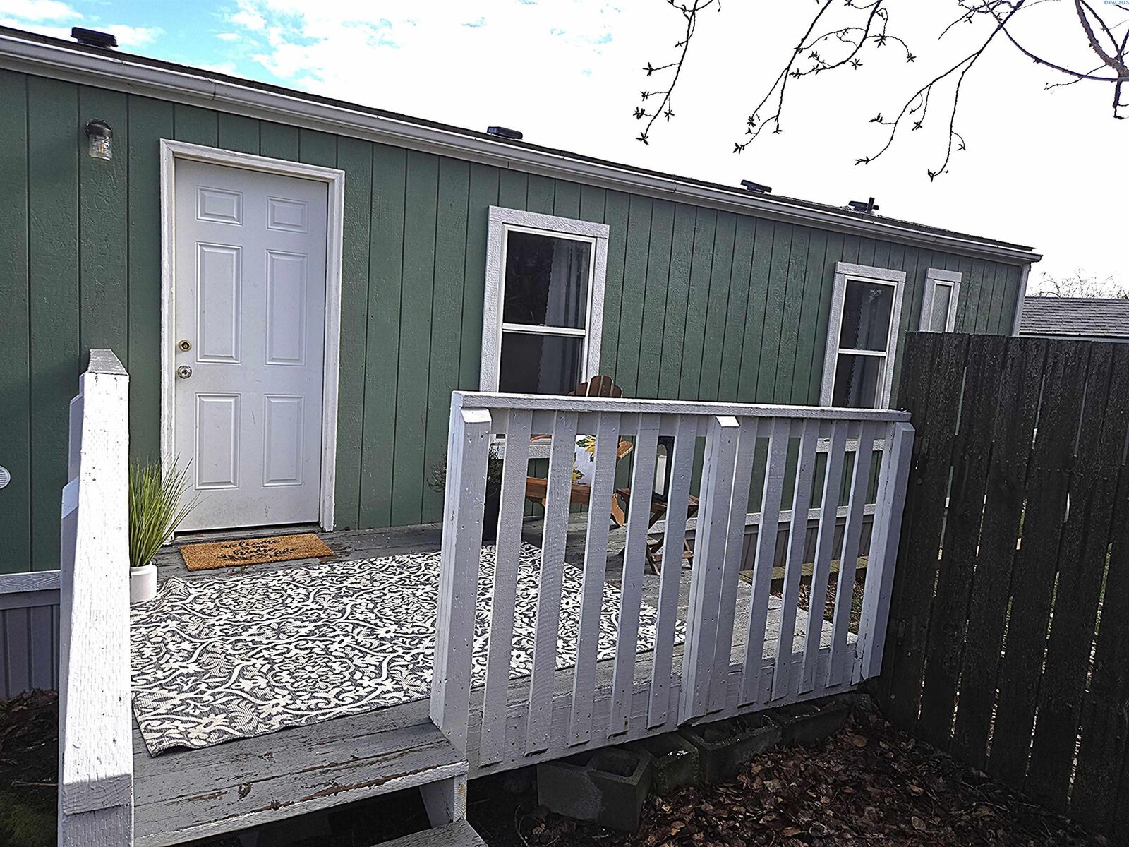 Property Photo: 260 NW Golden Hills #54 WA 99163-1063