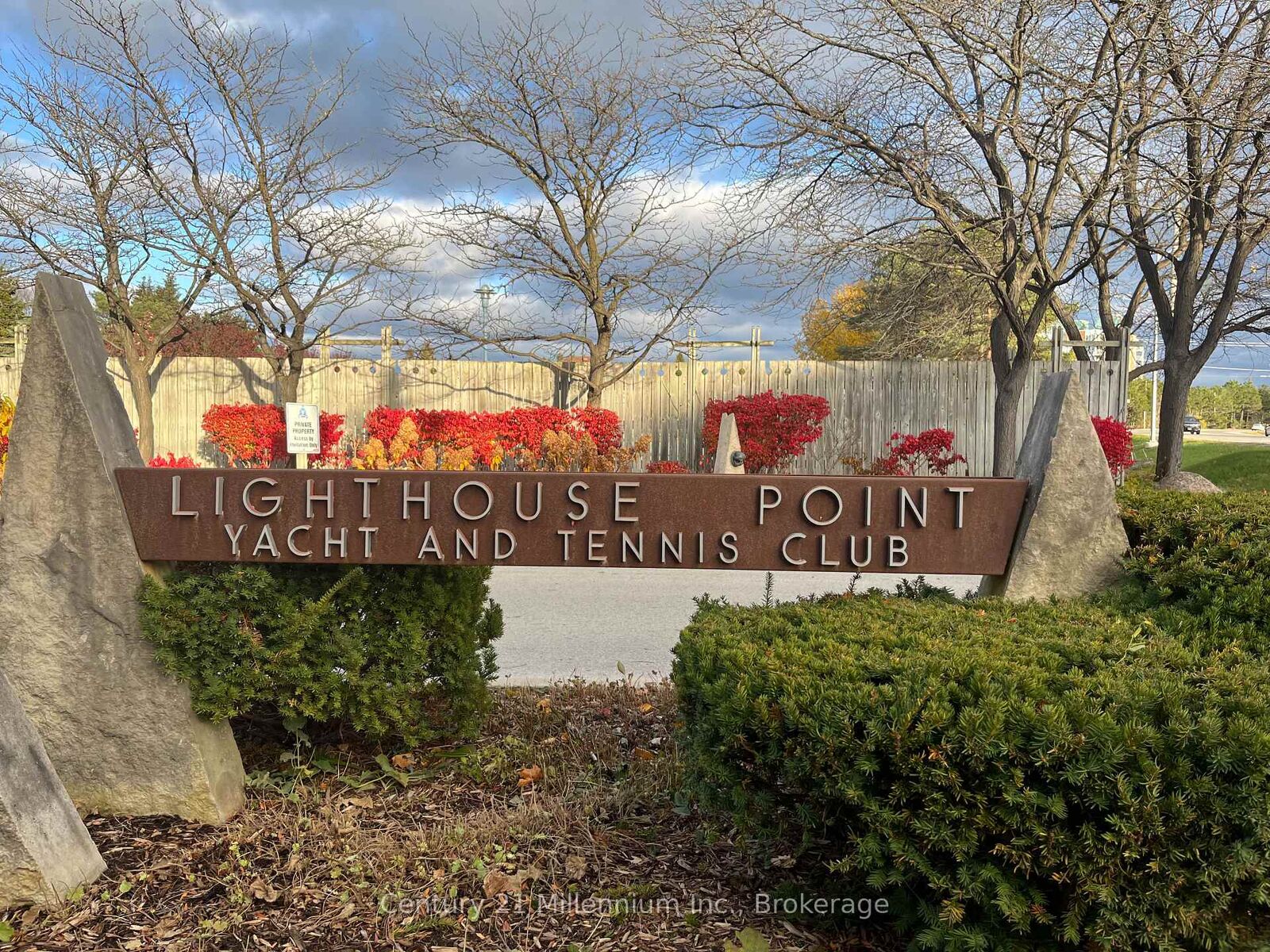 Photo de la propriété: 706 Johnston Park Avenue ON L9Y 5C7