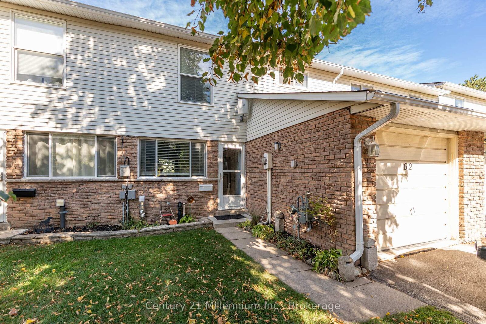 Property Photo: 62 Laurie Crescent 62 ON N4K 6C3