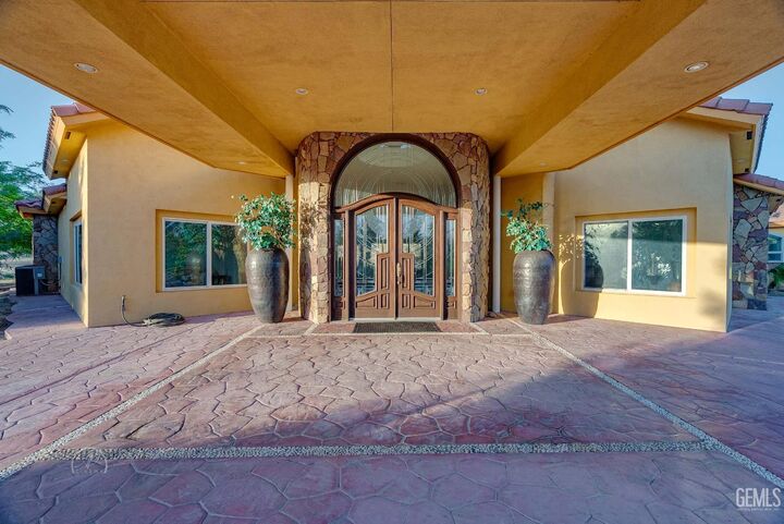 Property Photo: 9446 Kern River Avenue CA 93308