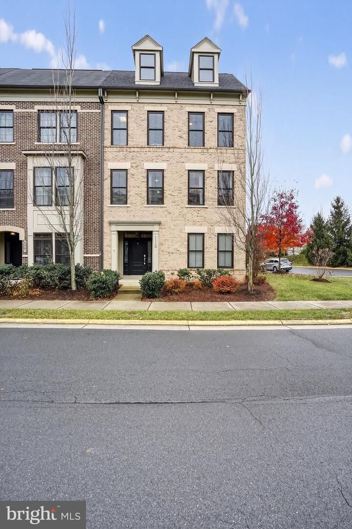 Property Photo:  42239 Riggins Ridge Terrace  VA 20148 