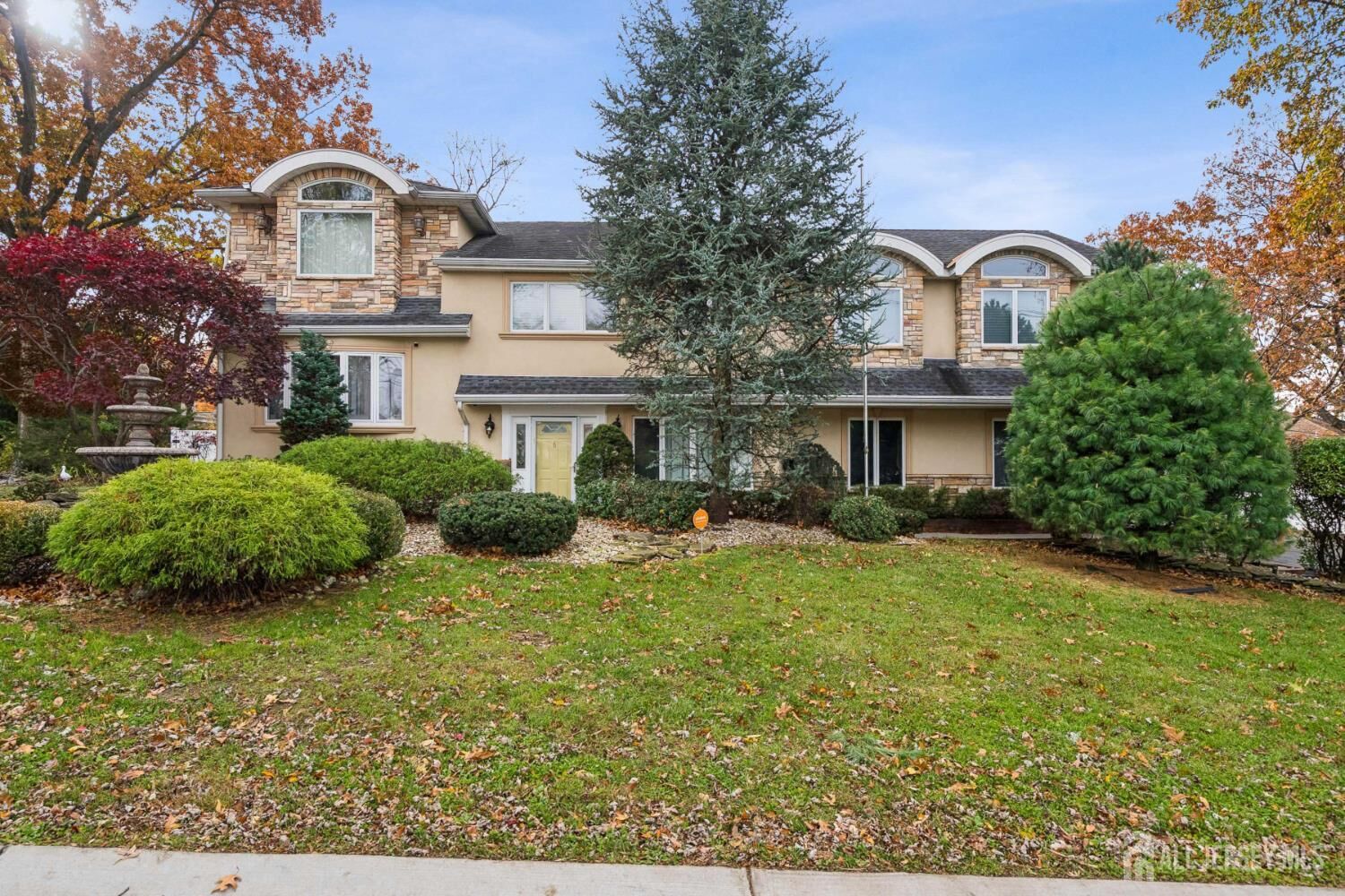 Property Photo:  6 Milton Avenue  NJ 08816 