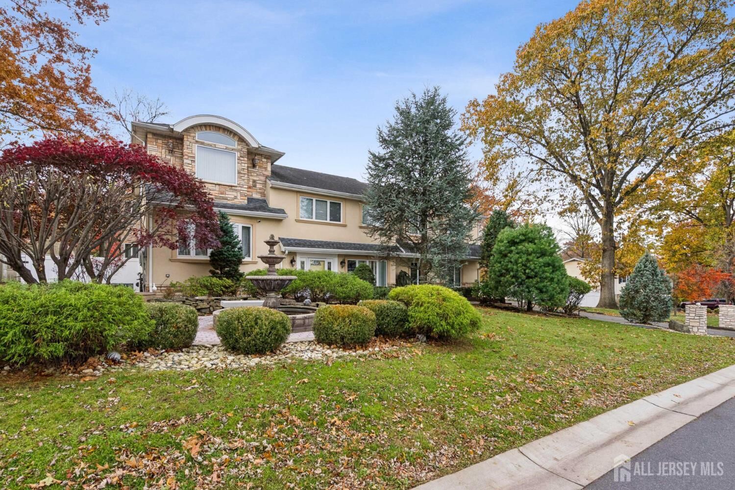 Property Photo:  6 Milton Avenue  NJ 08816 
