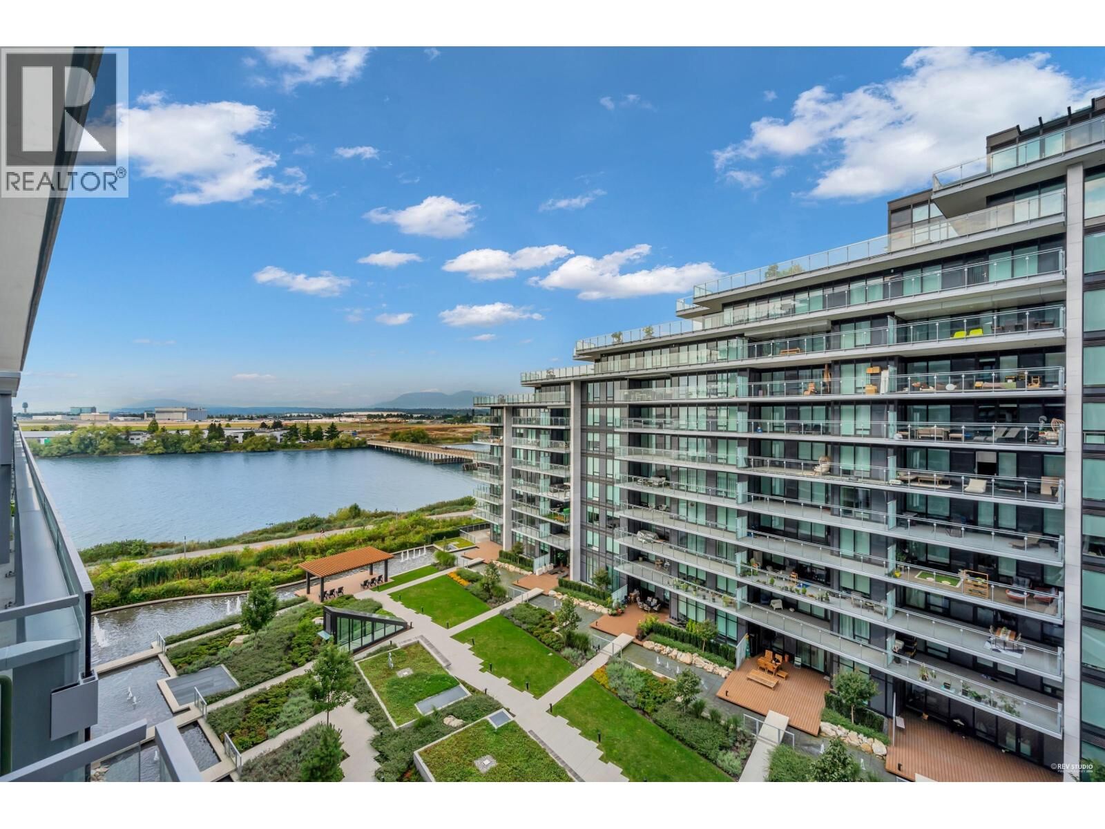 Photo de la propriété: 6811 Pearson Way 707 BC V7C 0E7