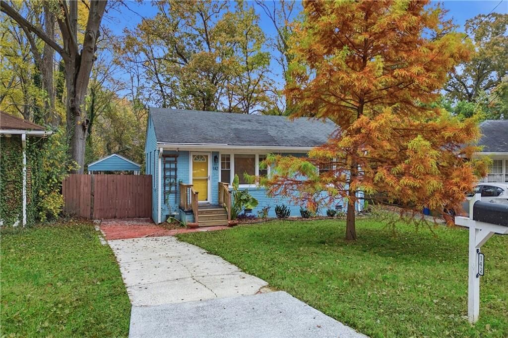 Property Photo:  142 Woodbine Circle SE  GA 30317 