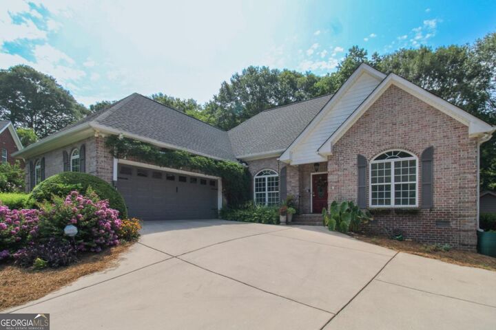 Property Photo: 105 Greystone Terrace GA 30606