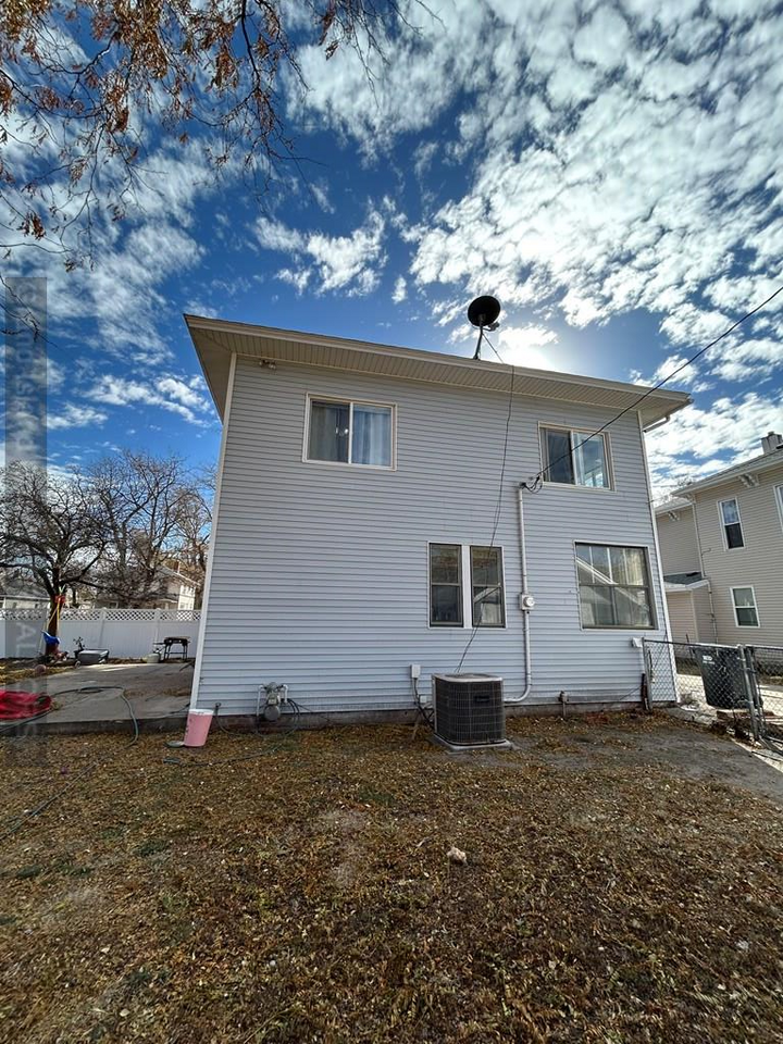 Property Photo:  110 E 9th St  NE 68801 