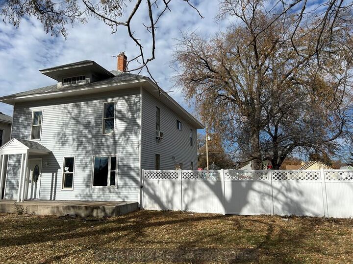 Property Photo:  110 E 9th St  NE 68801 