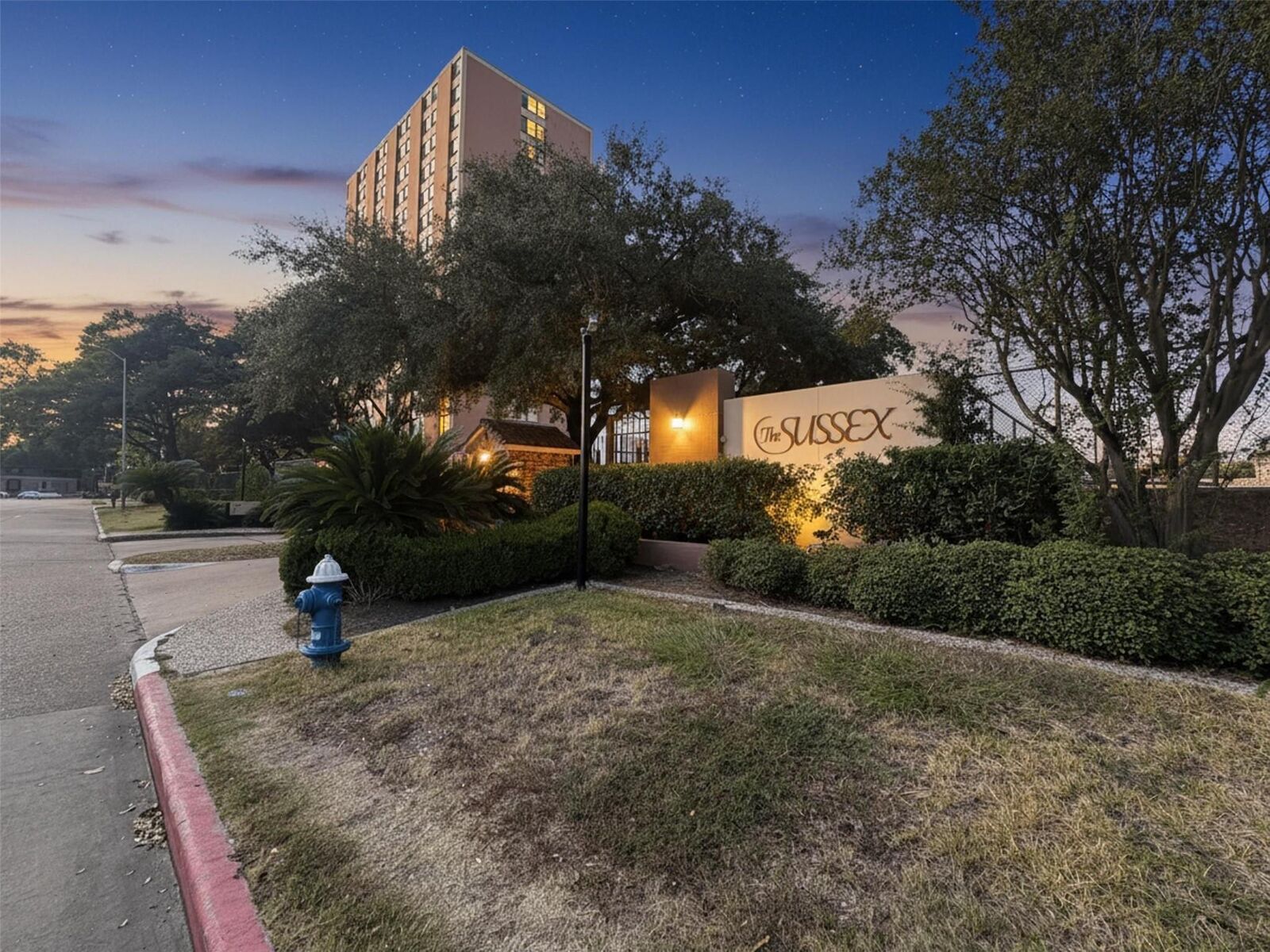 Property Photo:  7510 Hornwood Drive 105  TX 77036 