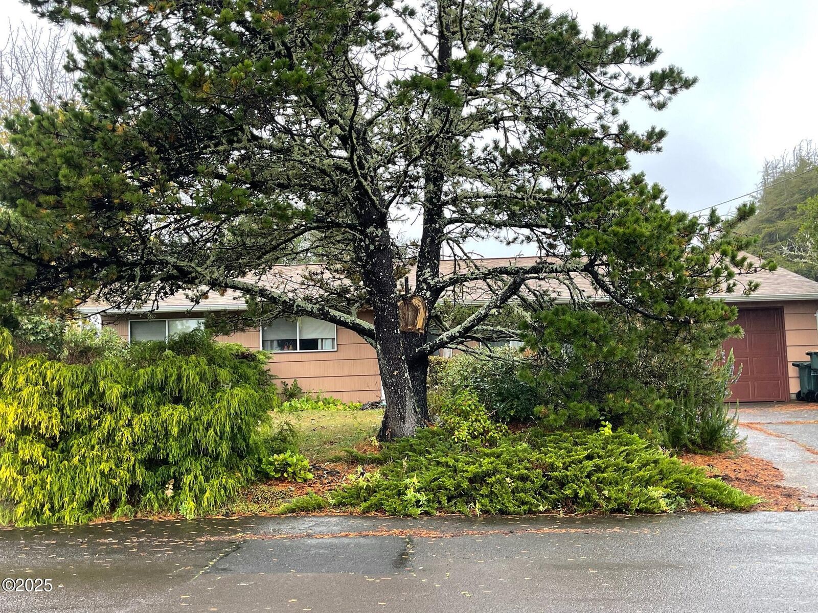 Property Photo:  328 NE San-Bay-O Circle  OR 97365 