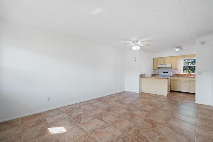 Property Photo: 1100 E Caroline Street 104 FL 32778