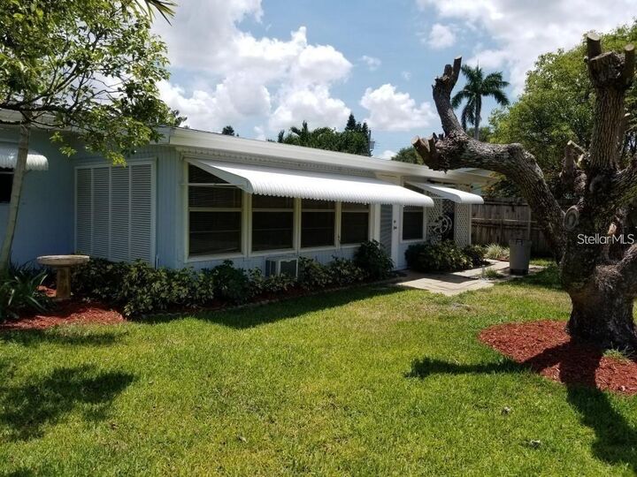 Property Photo: 1385 NE Hilltop Street FL 34957